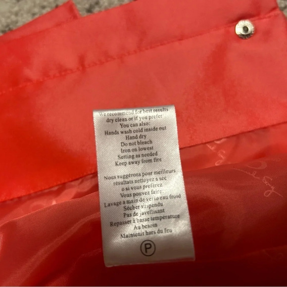 Samual Dong women’s S short sleeved jacket bright coral, kinda raincoat material - Picture 6 of 16